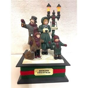 VINTAGE Holiday Creations Dickens Family Carolers Scene 1993 MUSIC & LIGHTS WORK